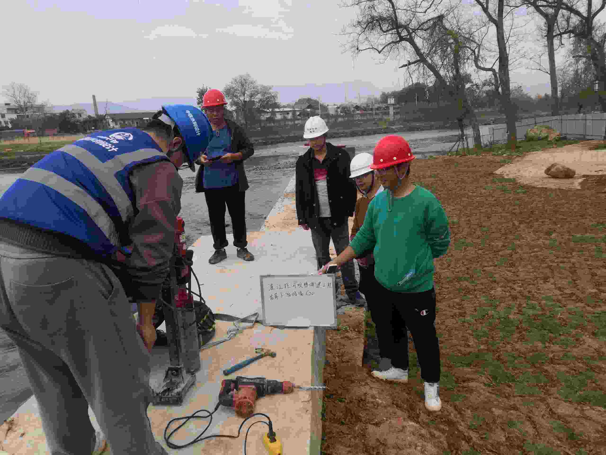 龙南渥江拦河坝移（新）建工程-见证终检单位现场取样